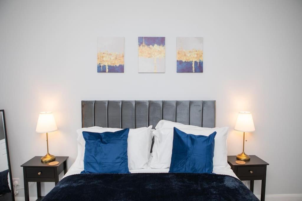 Modern Apartment Off-Road Parking King Bed Suite 1 ノッティンガム エクステリア 写真