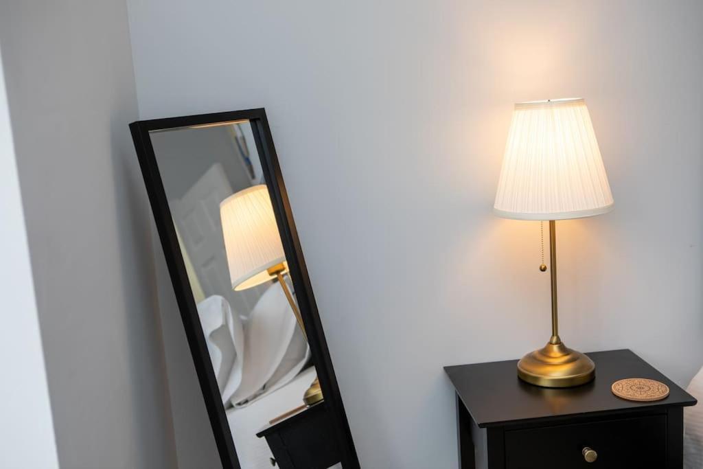 Modern Apartment Off-Road Parking King Bed Suite 1 ノッティンガム エクステリア 写真