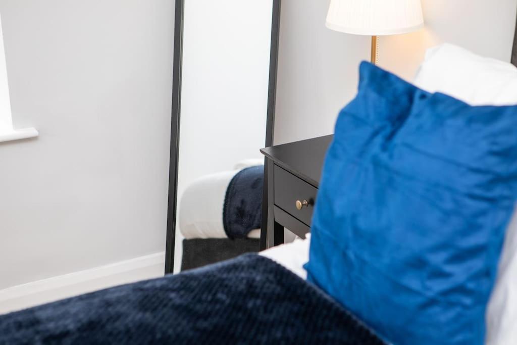 Modern Apartment Off-Road Parking King Bed Suite 1 ノッティンガム エクステリア 写真